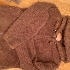 Cosy freece coat. M, caramel. P2P 25 Lenght 30